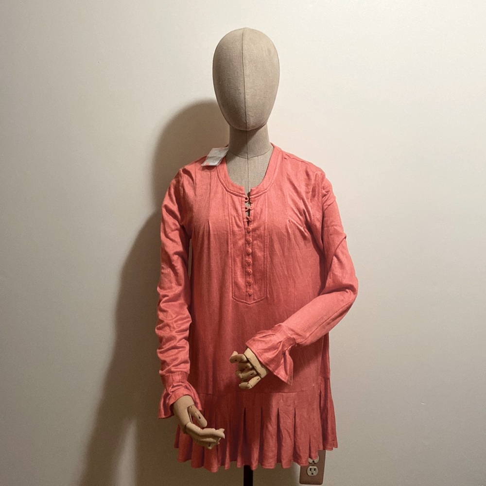 Free People New with tags Woman’s Peach long sleeve shirt D4